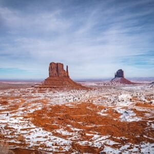 Desert Wilderness - Stunning winter view of the iconic buttes in Olj #4031598